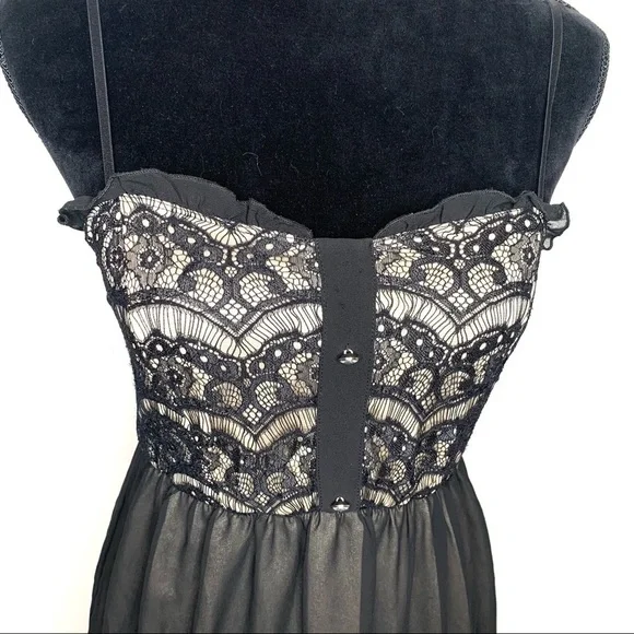 Miss Chievous | Lace | Party Dress - Picture 2 of 9